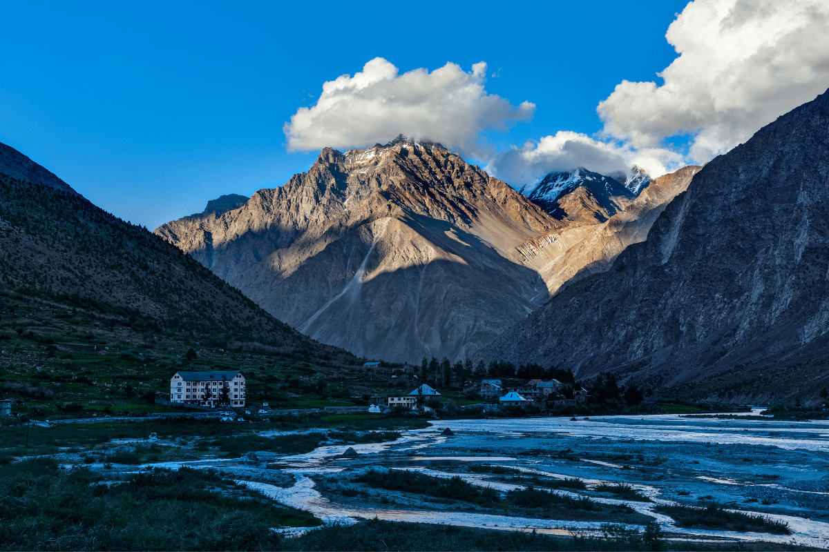 Best Homestays & Hotels in Jispa Lahaul Valley